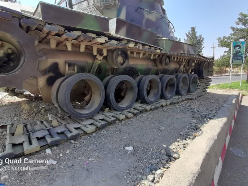 وضعیت نامناسب ماکت تانک در ورودی هرسین/سرقت قطعات یکی پس از دیگری