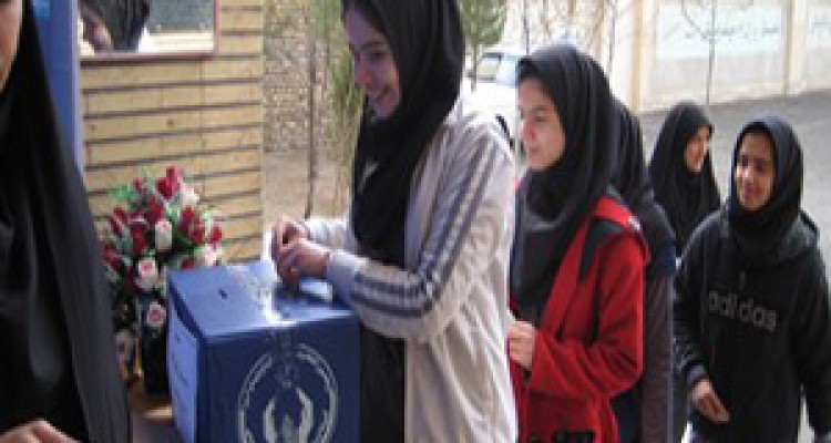  کمک 502میلیون ریالی مردم خیر و نوعدوست شهرستان هرسین در جشن نیکوکاری سال 1393 