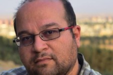 نرده ها معاون شبکه بهداشت را از حمله فرماندار نجات داد/ فرماندار صحنه به بنده نیز فحاشی کرد/ از ترس حمله فرماندار صحنه به محل کار بر نمی گردم