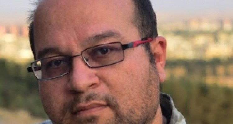 نرده ها معاون شبکه بهداشت را از حمله فرماندار نجات داد/ فرماندار صحنه به بنده نیز فحاشی کرد/ از ترس حمله فرماندار صحنه به محل کار بر نمی گردم