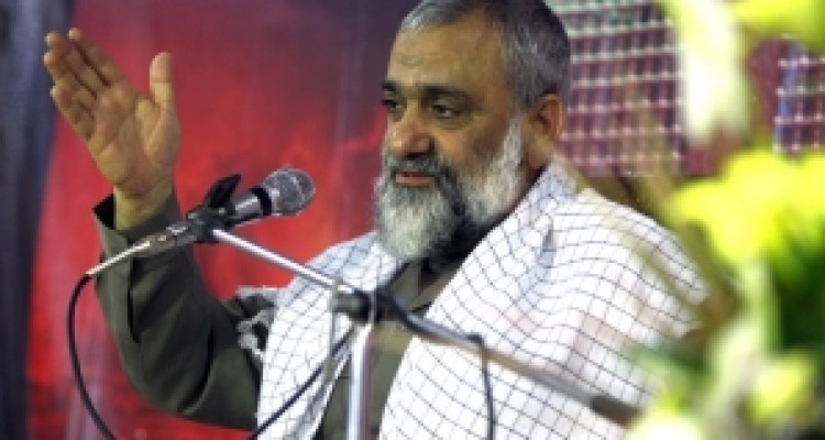 ملت ايران آنقدر مقاومت مي كند تا مجبور شوي براي ظاهرسازي دعاي كميل بخواني‌