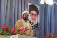  آمریکا شیطان بزرگ است و نباید به لبخندهای دشمن دلگرم شویم/ در مذاکرات هسته ای باید عزت واقتدار ملت حفظ شود