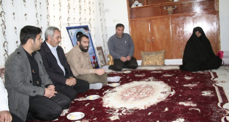 دیدار نوجوانان و جوانان عاشورایی هیئت رزمندگان اسلام با مادران شهدا در هرسین