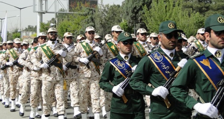 رژه نیروهای مسلح کرمانشاه در روز ارتش