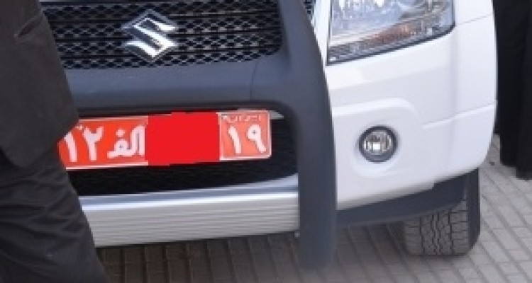 فرافکنی شاذ وزیر برای توجیه شرکت در جلسه با احزاب پشت درهای بسته/ واعظی: امروز وزارت من تعطیل است! / رژه مسئولان دولتی باخودروهای پلاک قرمز در جلسه حزبی در آستانه انتخابات/ افتخار یک اعتدالگرا ! به حمایت از سران فتنه