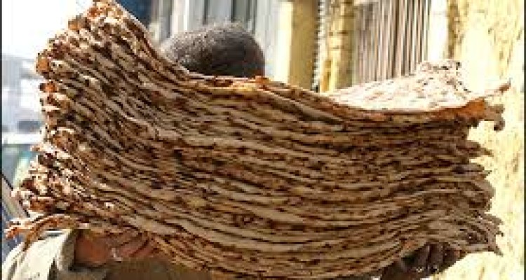  توزیع 1500ریال نان در بین نیازمندان محله توسط یک خبازی در هرسین