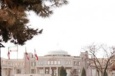 نگاهی به سناریوی جریان مشائیسم استانداری کرمانشاه برای یک ساختار "لی لی پوتی" / عمارتی چشم به راه یک "گالیور"