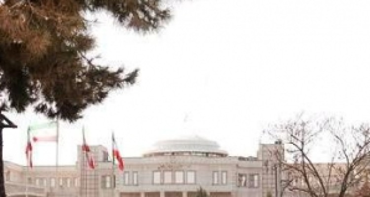 نگاهی به سناریوی جریان مشائیسم استانداری کرمانشاه برای یک ساختار "لی لی پوتی" / عمارتی چشم به راه یک "گالیور"