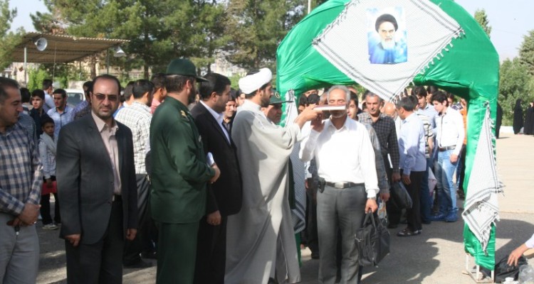 مراسم بدرقه کاروان زائران مرقد مطهر امام خمینی(ره) در هرسین برگزار شد+تصویر