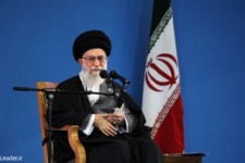 راه امام(ره) را فراموش کنیم،ملت ایران سیلی می‌خورد/نمی‌شود به وعده مستکبرین اعتماد کرد/«تسنن آمریکایی» و «تشیع لندنی» هر دو برادران شیطانند 