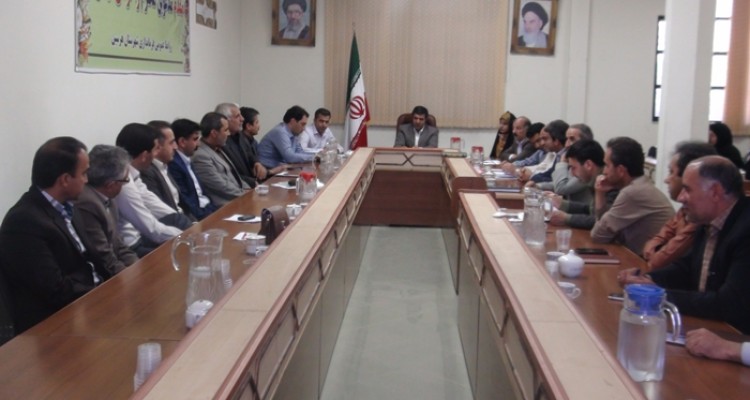 برگزاري جلسه كميته اشتغال در هرسين/ یاور محمدی: فعالسازي كارگاهها و صنايع كوچك راكد و نيمه فعال يكي از مهمترين  برنامه هاي دولت است 