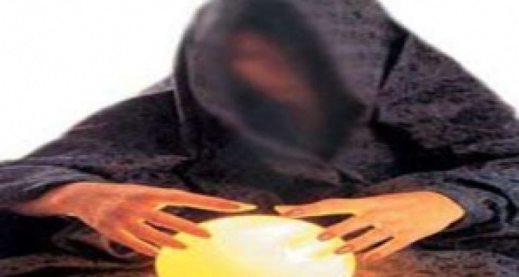 جن گیری و رمالی در شورای مشورتی اصلاحات کرمانشاه/ آیا زن "کف بین" کرجی به اصلاح طلبان خط می دهد؟