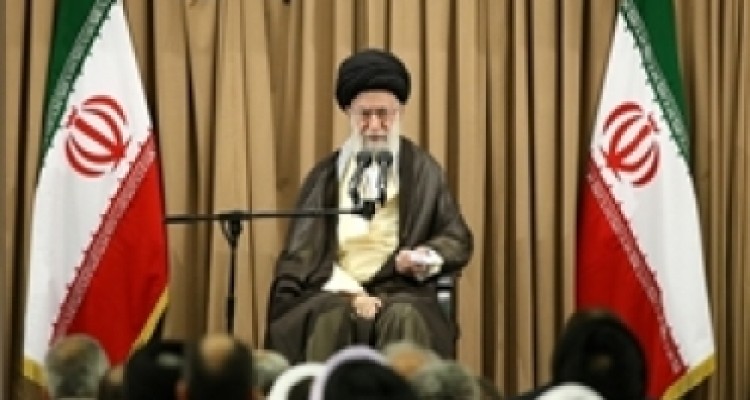 عاملان جنایت هفتم تیر آزادانه در اروپا و امریکا فعالیت می‌کنند/ کسانی که چهره هیولایی امریکا را با بزک رسانه‌ای می‌پوشانند خائنند