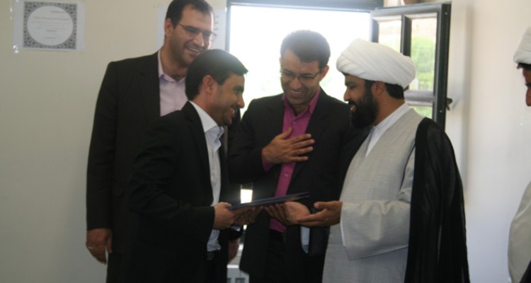 تجلیل از قضات و کارمندان نمونه دادگستری هرسین+تصویر