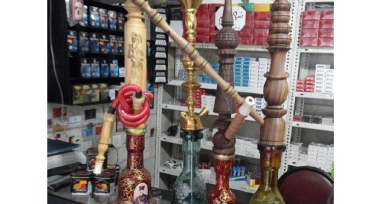 بساط قلیان از قهوه خانه های هرسین به پارک ها کشیده شد/رشد چشمگیر مغازه های عرضه قلیان و مجوزهای بی فایده ای که صادر می شود