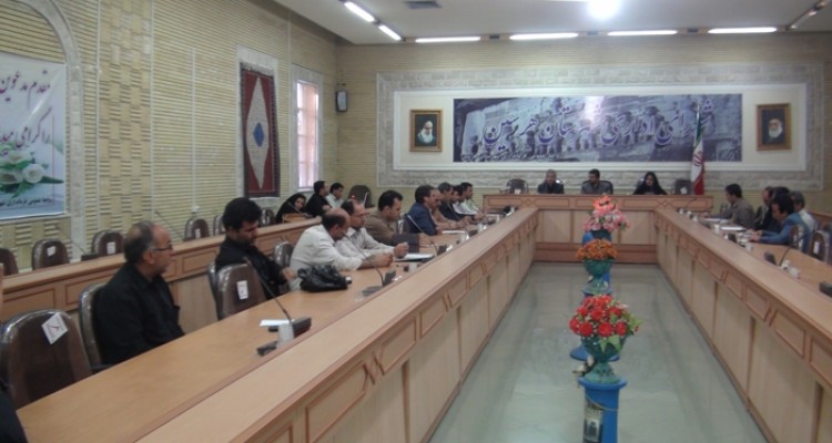 جلسه كارگروه سلامت و امنيت غذايي در هرسین/ یاور محمدی: مرغ زنده عامل اصلي انتقال آنفولانزاي طيور به انسان است