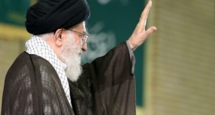 مبارزه با استکبار تعطیل بردار نیست/ آمریکا اتمّ مصادیق استکبار است/ ضرورت آرمانخواهی دانشجویان 