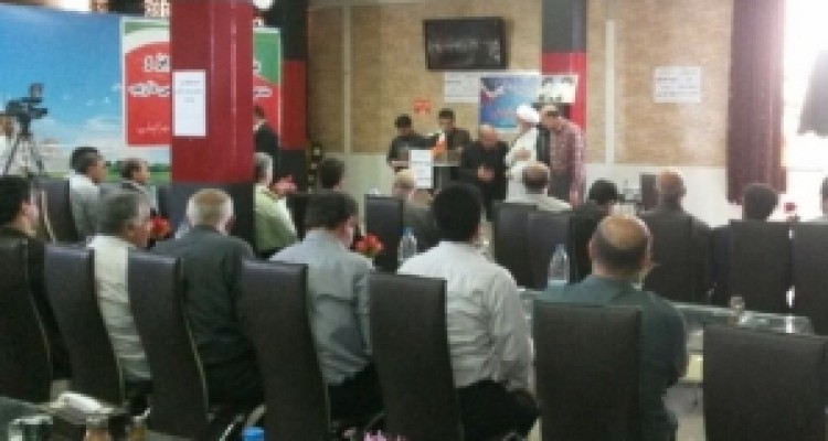 کارگران روز مزد سیاهی لشکر مراسم چند ده نفره اصلاح طلبان/ از لغو سفر هادی خامنه ای به اسلام آباد غرب تحت فشار مردم تا دعوای اصلاح طلبها بر سر تریبون