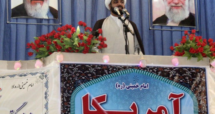 انتظار مردم از دولتمردان انجام وظیفه و اجرای قانون است/ برداشتن تحریم ها نشان دادن یک در باغ سبز و سرابی بیش نیست/ دشمن آرزوی نفوذ در ایران را به گور خواهد برد