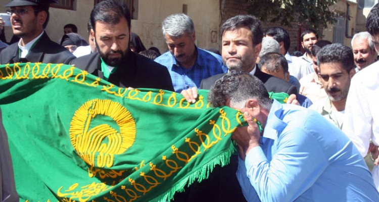 استقبال پر شور مردم هرسین از پرچم حرم رضوی  /نمایش اوج دلداگی دیار دارالمومنین به ائمه اطهار(ع)