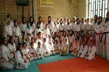 39مدال رنگارنگ سهم بانوان کاراته کای هرسینی از مسابقات قهرمانی استان/هرسین در رده سوم تیمی ایستاد