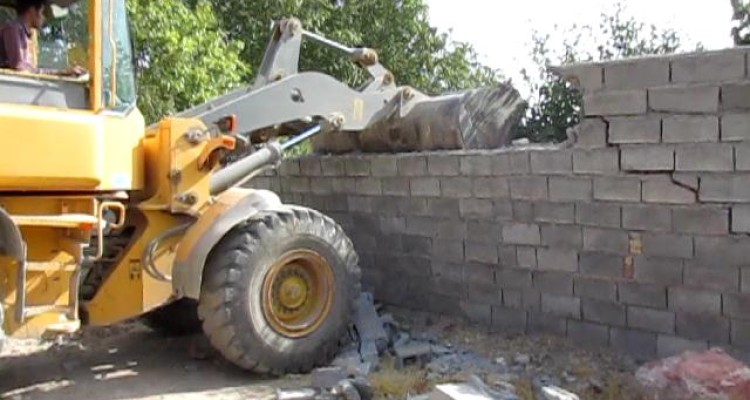 تخریب4 سازه  غیر مجاز در اراضی کشاورزی شهرستان هرسین