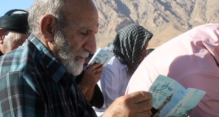 دعای پرفیض عرفه در مزار شهدای گمنام شهرستان هرسین+تصویر