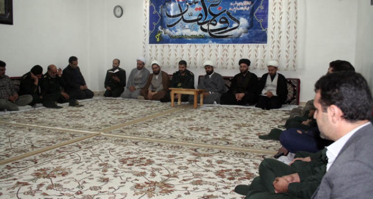 دیدار پرسنل سپاه ناحیه هرسین با امام جمعه شهرستان/آنچیزی که باعث پیروزی ما در جنگ شد اعتقاد و رشادت رزمندگان بود