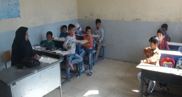 بازديد بخشدار مركزي هرسين از مدارس روستاهای تابعه/خسروی: ايجاد انگيزه و تقويت روحيه دربين دانش آموزان تأثير مهمي در نگرش آنان نسبت به محيط مدرسه دارد