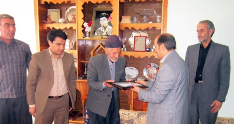 دیدار با خانواده شهدای ورزشکار در هرسین+تصویر