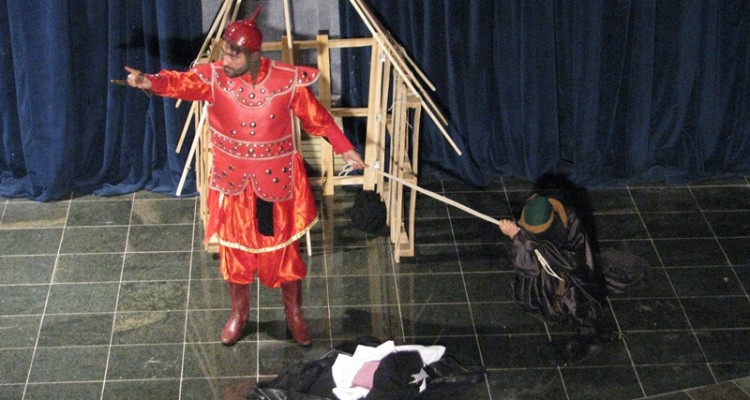 اولین اجرای گروه نمایش کرب و بلا با هنرمندی نقال ها درهرسین