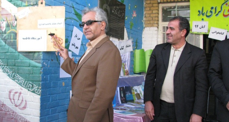 نواخته شدن زنگ کتاب و مطالعه در مدارس هرسین 