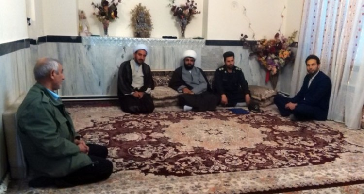 دیدار با خانواده معظم شهدای بسیجی در هرسین+تصویر