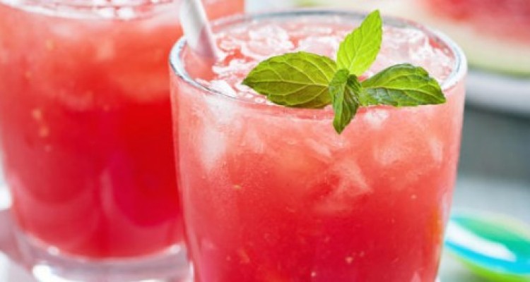 نوشیدنی خوش طعم هندوانه ای برای شب چله