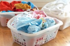 لباس شسته شده را داخل خانه خشک نکنید 