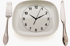 با رعایت 11 قانون طب سنتی هنگام غذا خوردن سلامتی تان را تضمین کن