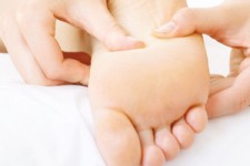 8 فایده بی نظیر ماساژ پاها قبل از خواب 