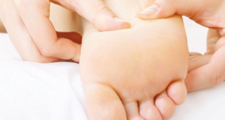 8 فایده بی نظیر ماساژ پاها قبل از خواب 