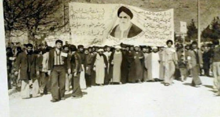 تصاویر ناب و دیده نشده از تظاهرات مردم هرسین در سال 57