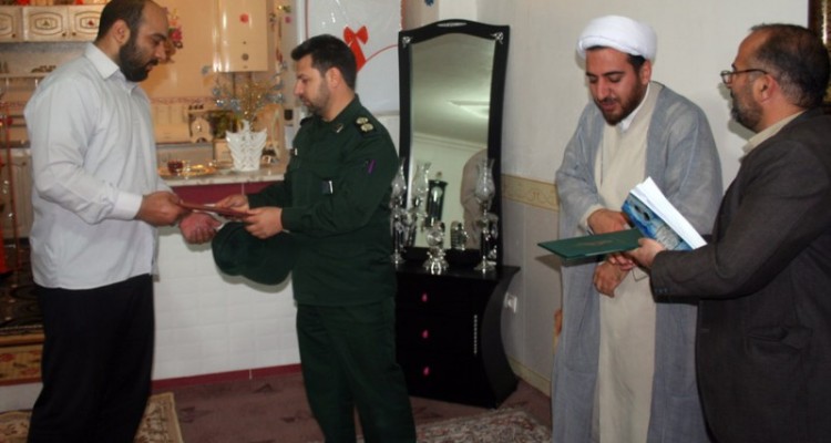 دیدار پرسنل سپاه ناحیه هرسین با خانواده شهید نورعلی پور