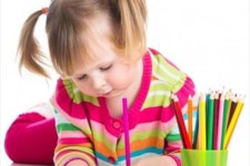 کودکان چپ‌دست را مجبور به «راست‌دستی» نکنید