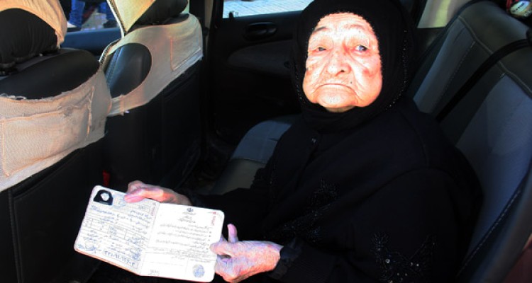 عنوان مسن ترین رای دهنده در هرسین تا این لحظه به نام بانوی 85ساله ثبت شد