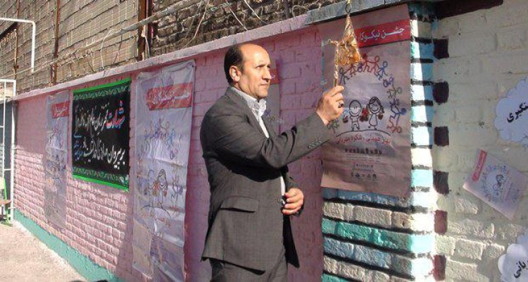 نواخته شدن زنگ نيكوكاري در مدرسه شهيد احمدي هرسين