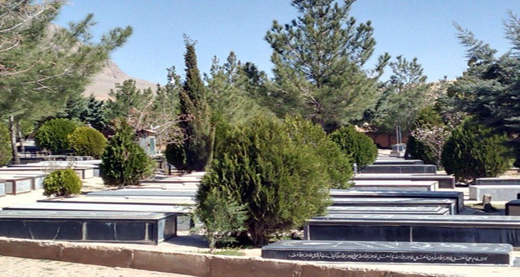 پنجشنبه آخر سال، زیارت اهل قبور سنت حسنه مردم ایران 