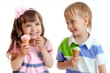 از چه سنی به کودک بستنی بدهیم؟