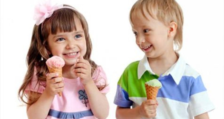 از چه سنی به کودک بستنی بدهیم؟