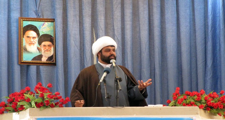 کسانی که امروز ایران را متهم می کنند دستشان تا مرفق به خود مسلمانان منطقه آغشته است/سلامت مردم خط قرمز است و نباید آنرا سیاسی کرد