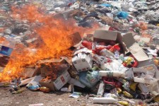 امحاء 4 تن مواد غذایی فاسد شده در هرسین