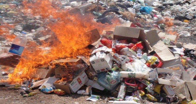 امحاء 4 تن مواد غذایی فاسد شده در هرسین