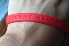 دستبندی که آلودگی ها را از شما دور می کند + عکس 